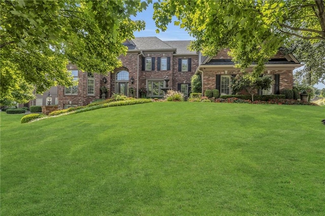 view of front facade with a front yard