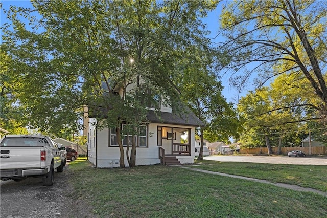 view of front facade featuring a front lawn and covered porch