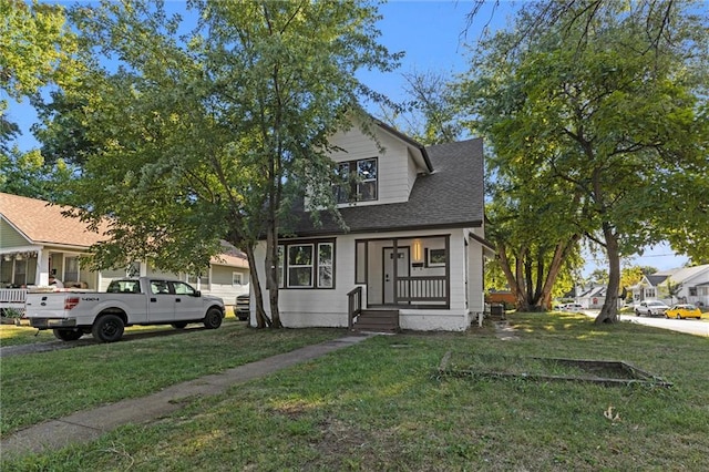 view of front of property featuring a front yard