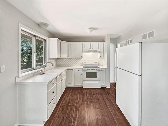 kitchen with visible vents, a sink, under cabinet range hood, backsplash, and white appliances