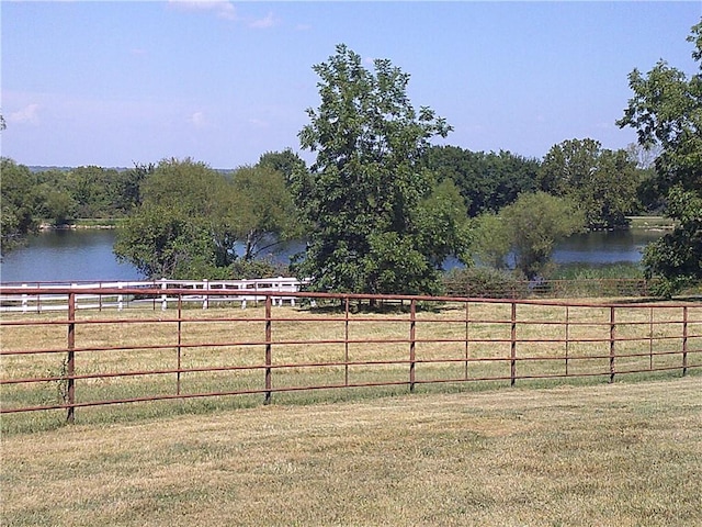 view of yard featuring a water view