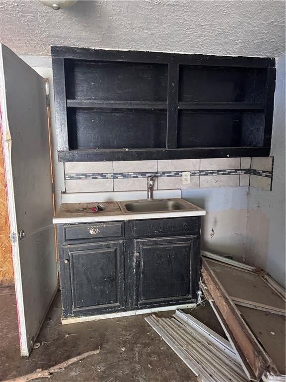 kitchen featuring sink