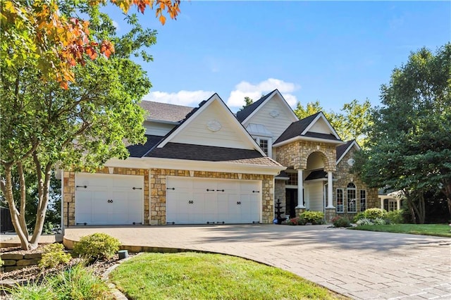 view of front facade featuring a garage