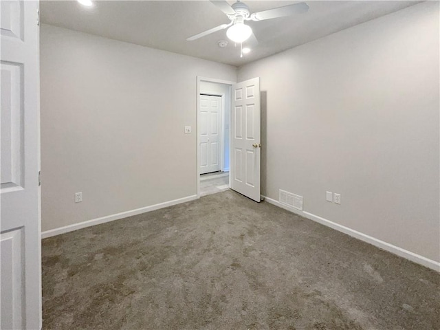 unfurnished room featuring ceiling fan and carpet