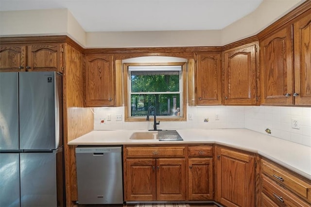 kitchen with stainless steel appliances, sink, and tasteful backsplash