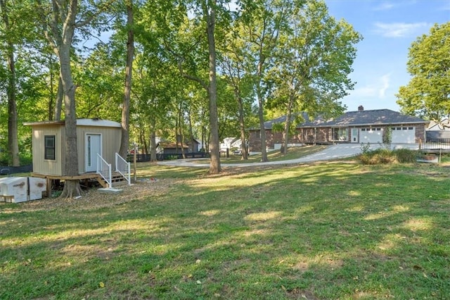 view of yard with a storage shed