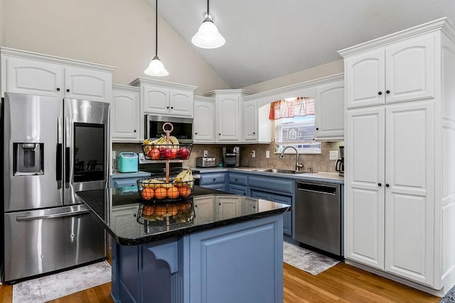 8500 NE 99th Ter, Kansas City, MO 64157 - kitchen with sink, white cabinetry, stainless steel appliances, a kitchen island, and decorative light fixtures