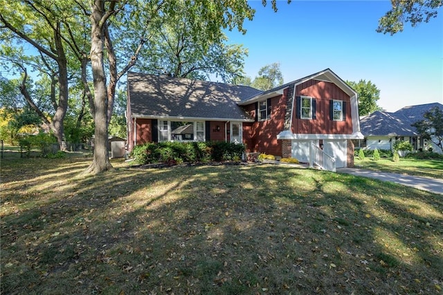 split level home featuring a mountain view, a front yard, and a garage