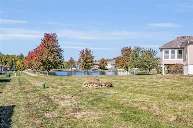 view of yard featuring a water view