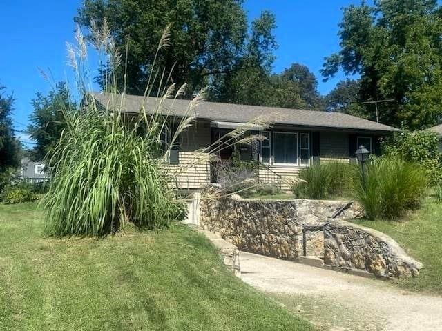 exterior space featuring a front yard