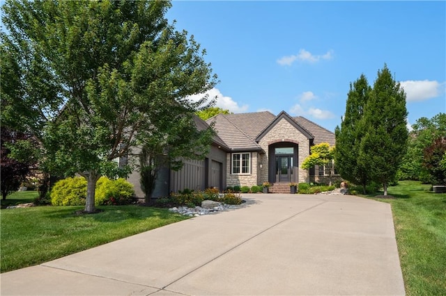 view of front of property featuring a garage and a front yard