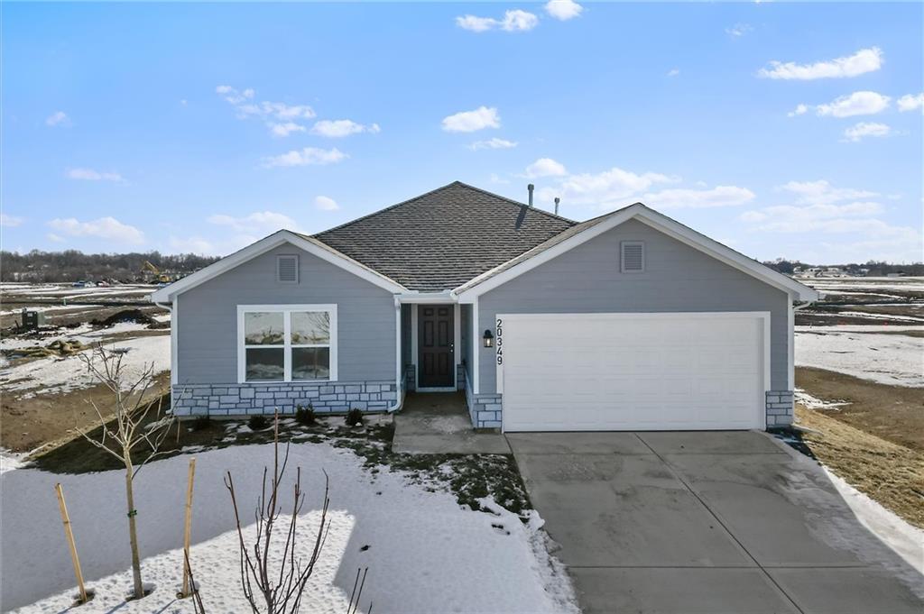 single story home featuring a garage