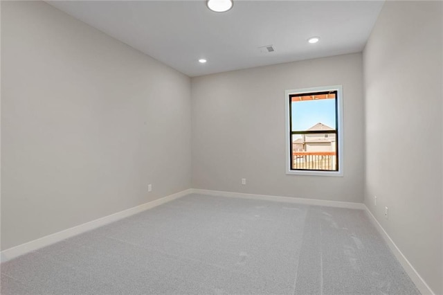 7090 NW Forest Lakes Dr, Parkville, MO 64152 - unfurnished room featuring carpet floors and recessed lighting