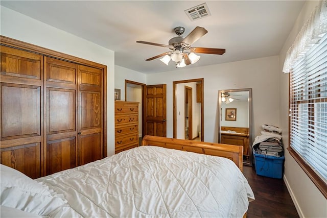 bedroom with dark hardwood / wood-style flooring, ceiling fan, and a closet