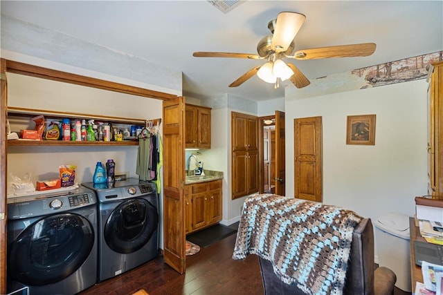 washroom featuring dark hardwood / wood-style flooring, washing machine and dryer, sink, and ceiling fan