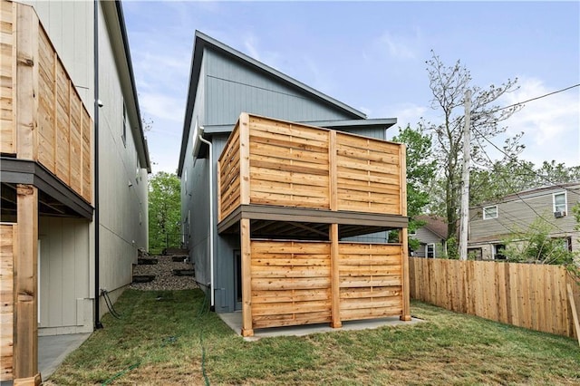 view of outdoor structure featuring a lawn