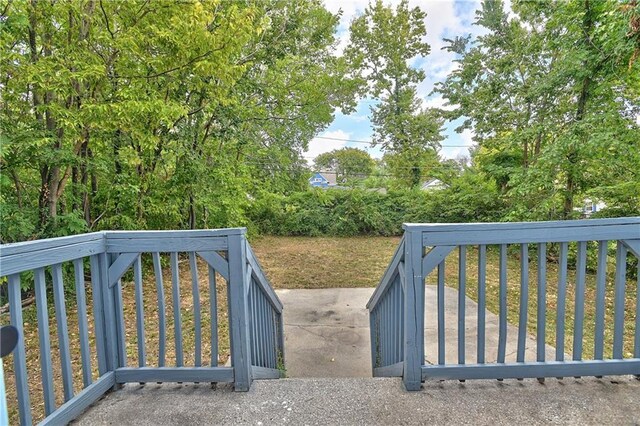 3229 Wayne Ave, Kansas City, MO 64109 - view of gate