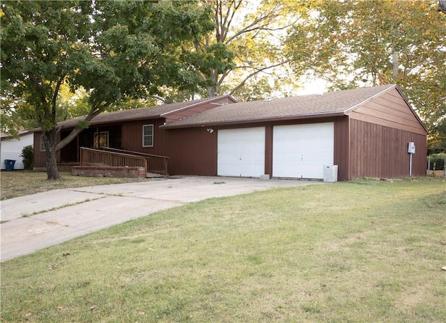 view of front of home with a front lawn