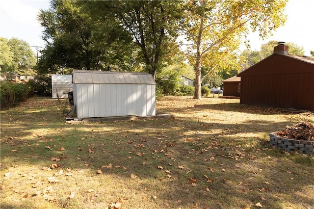 view of yard with a shed