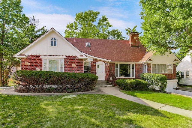 view of front of home with a front yard