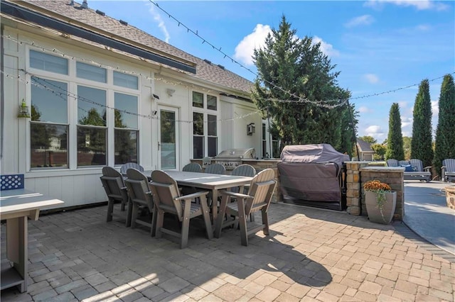 view of patio / terrace featuring outdoor dining space, area for grilling, and an outdoor kitchen