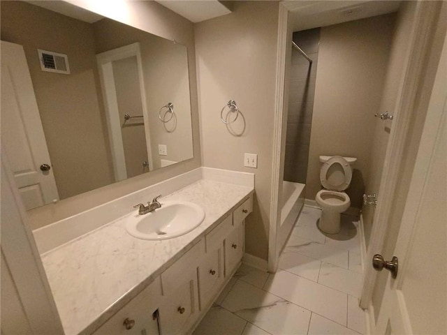 bathroom featuring tiled shower, vanity, and toilet