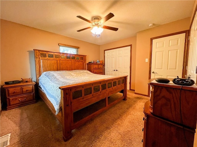 bedroom featuring carpet flooring, a ceiling fan, and a closet