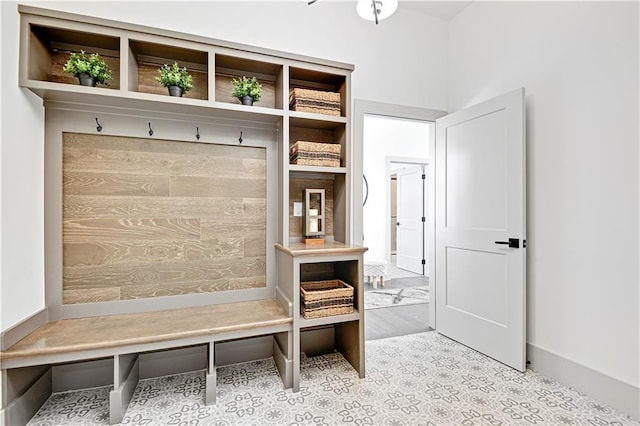 13485 W 174th Pl, Overland Park, KS 66221 - mudroom featuring baseboards