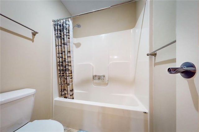 bathroom with shower / tub combo with curtain and toilet