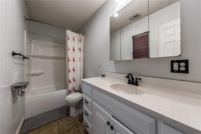 full bathroom featuring visible vents, shower / tub combo with curtain, toilet, a textured ceiling, and vanity