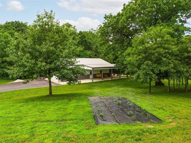 view of yard featuring a carport