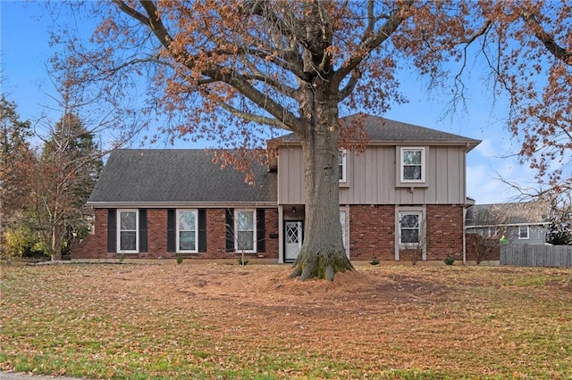 view of front of house with a front yard