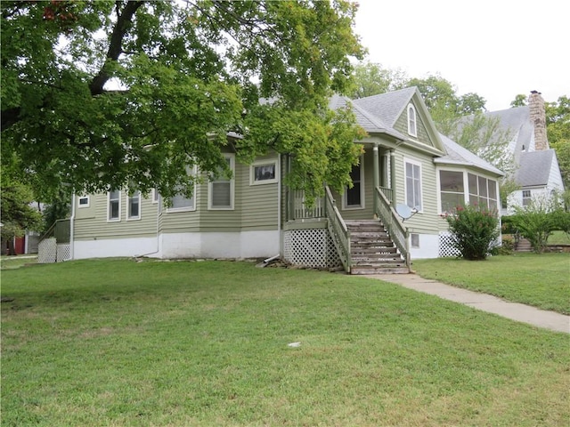 view of front facade featuring a front yard