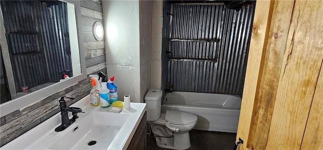 bathroom with vanity, toilet, and a tub