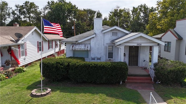 bungalow-style house with a front lawn