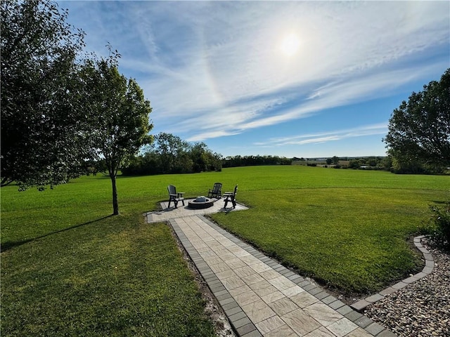 view of property's community featuring a yard