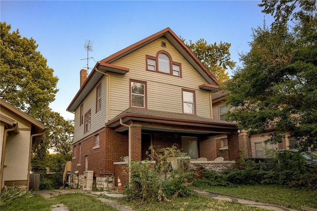 view of front property featuring a porch