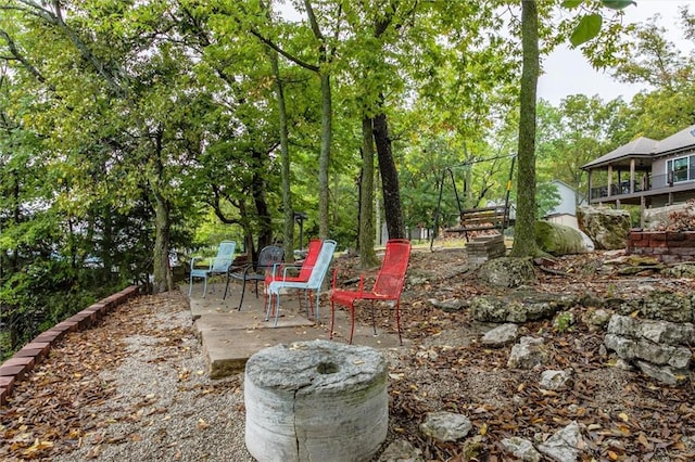 view of yard featuring a patio area