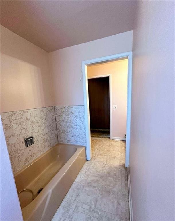 10784 SW 70th St, Chetopa, KS 67336 - full bath featuring a bath