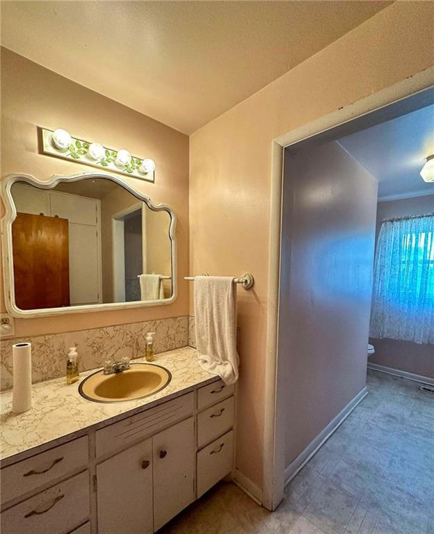 10784 SW 70th St, Chetopa, KS 67336 - bathroom with vanity and baseboards