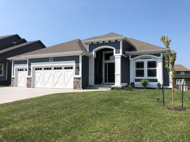 view of front facade featuring a garage and a front lawn