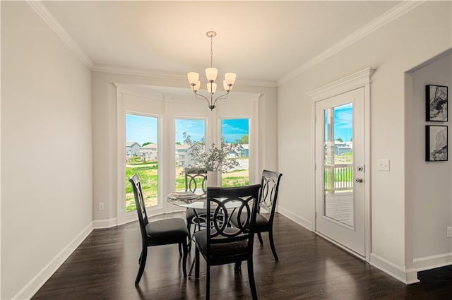 dining space featuring ornamental molding, dark hardwood / wood-style flooring, and a notable chandelier