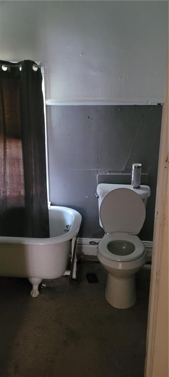 bathroom featuring a bathtub and toilet