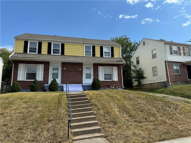 view of front of home featuring a front lawn