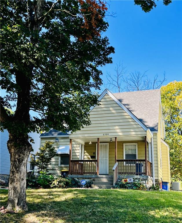 bungalow-style house featuring central AC, a front lawn, and a porch