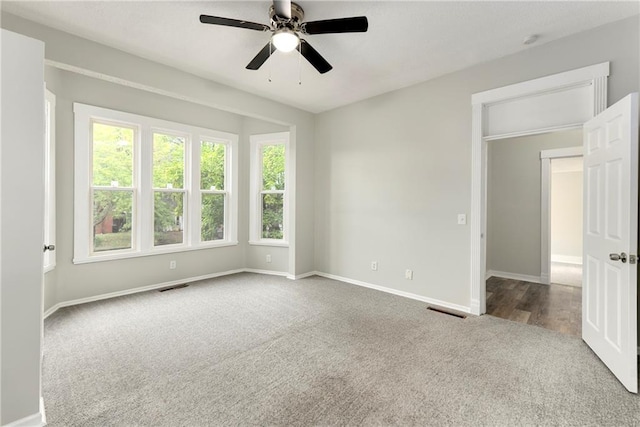 carpeted empty room featuring ceiling fan