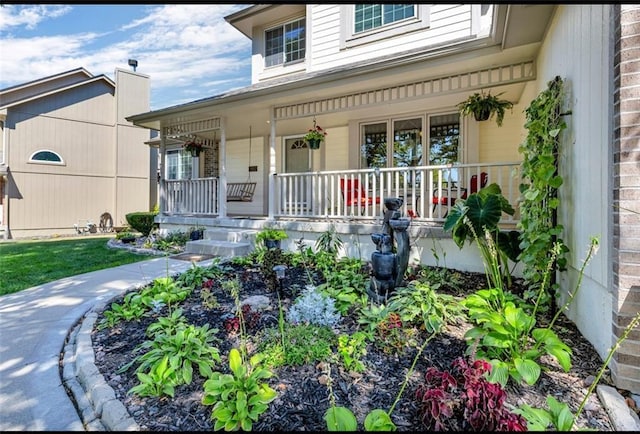 property entrance featuring a porch