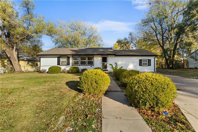 single story home with a front lawn