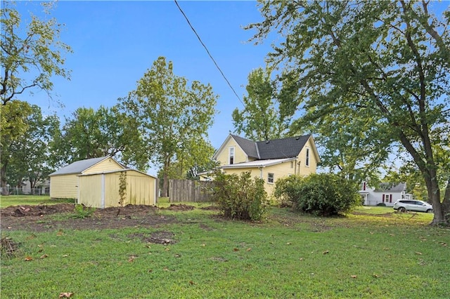 view of yard featuring a storage unit