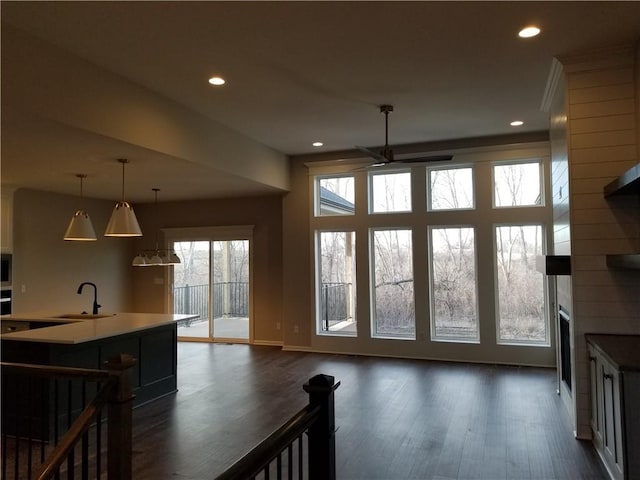 entryway featuring dark wood-type flooring, ceiling fan, and sink